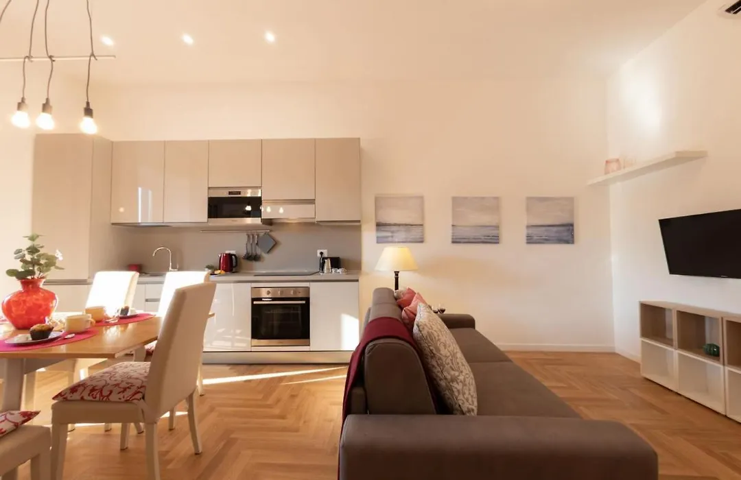 The Best Rent - Bright Apartment Near Isola Tiberina-1